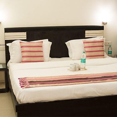 Aura Suites Гургаон Экстерьер фото