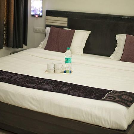 Aura Suites Гургаон Экстерьер фото
