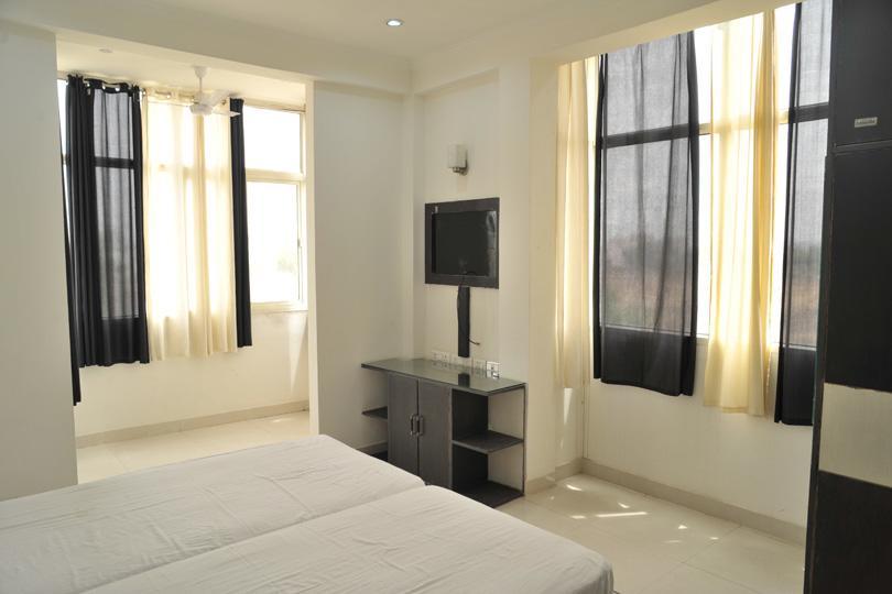 Aura Suites Гургаон Экстерьер фото